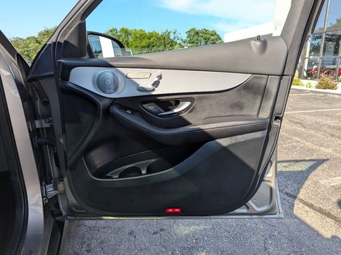 Used 2019 Mercedes-Benz GLC 300 4MATIC image 31