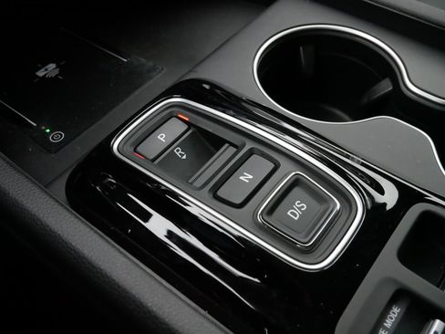 Certified 2025 Honda Pilot Touring image 24