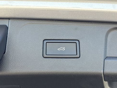 New 2026 Volkswagen Atlas SE image 17