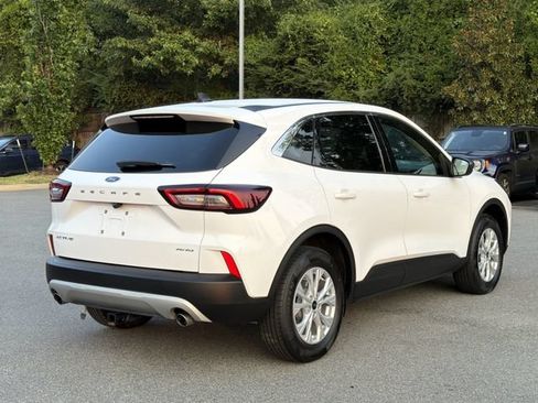 Used 2024 Ford Escape Active AWD/4WD image 3