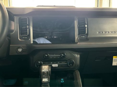 Used 2025 Ford Bronco Badlands image 20