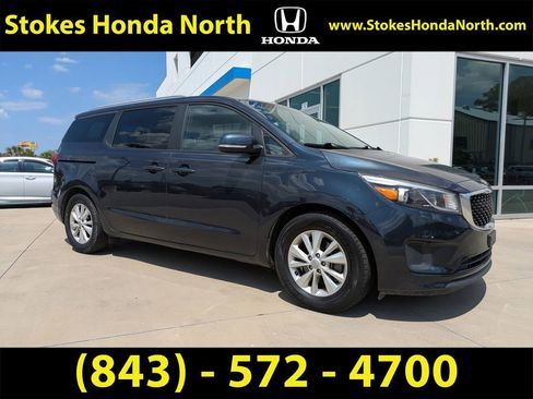 Used 2017 Kia Sedona LX w/ LX Essentials Premium Package image 8