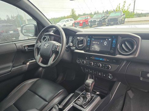Used 2017 Toyota Tacoma TRD Pro AWD/4WD image 11