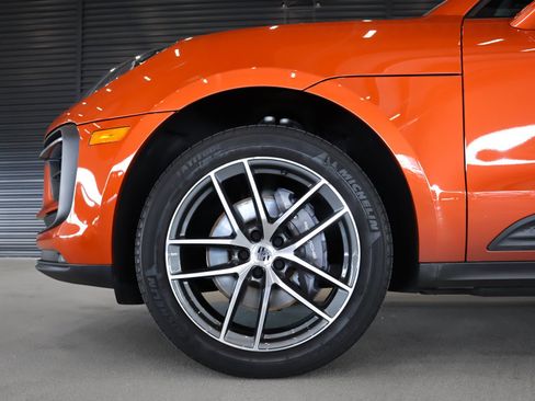 Certified 2022 Porsche Macan AWD/4WD image 28