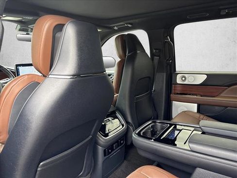 Used 2024 Lincoln Navigator Reserve AWD/4WD image 18
