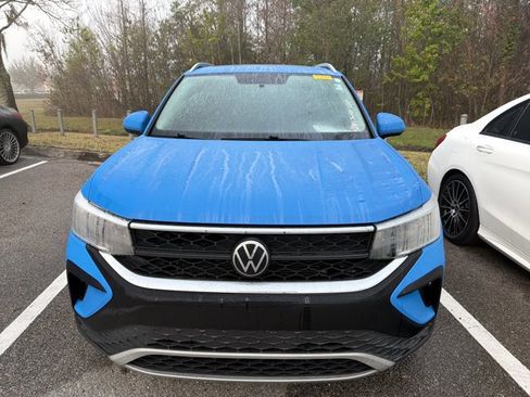 Used 2022 Volkswagen Taos SE image 2