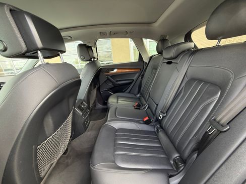 Used 2021 Audi Q5 Premium w/ Convenience Package image 17