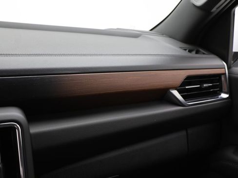 Used 2025 GMC Yukon XL Denali image 32