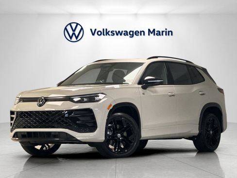 New 2026 Volkswagen Tiguan SE R-Line AWD/4WD image 1
