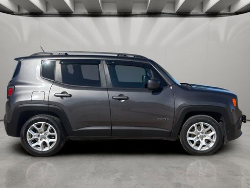 Used 2017 Jeep Renegade Latitude FWD image 6