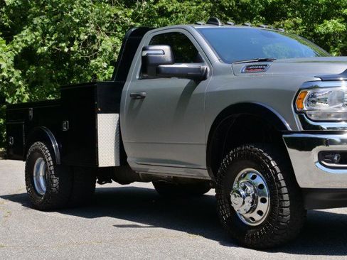 Used 2023 RAM 3500 SLT w/ Quick Order Package 2YG SLT AWD/4WD image 34