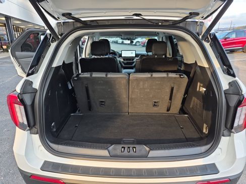 Used 2025 Ford Explorer Active w/ Active Comfort Package image 16
