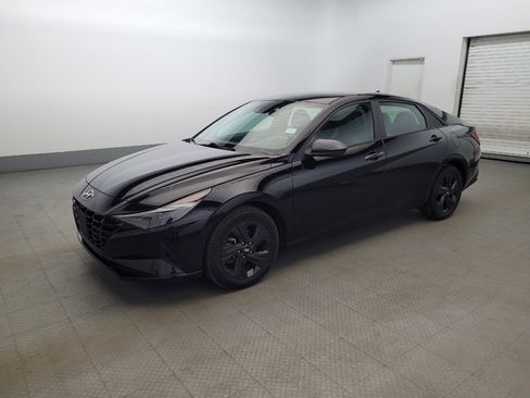 Used 2023 Hyundai Elantra SEL image 2