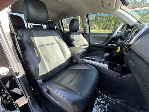 Used 2022 Toyota Tacoma SR5 AWD/4WD image 24