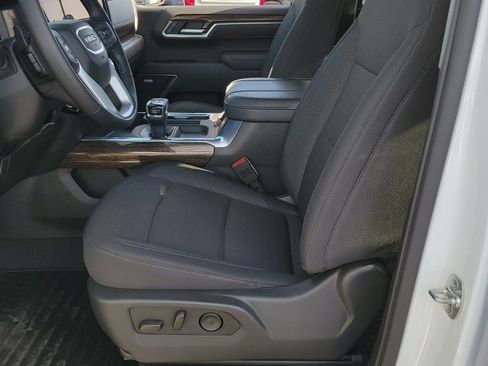 Used 2025 GMC Sierra 1500 Elevation w/ Preferred Package image 6