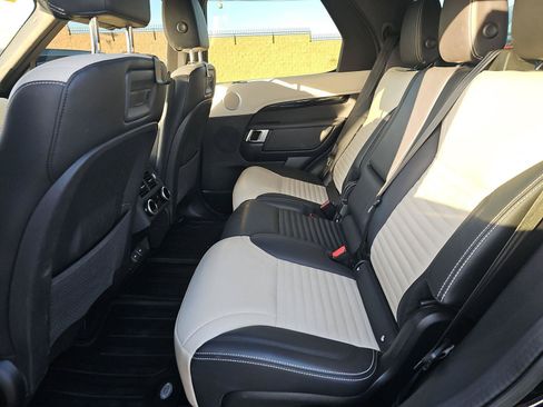 Used 2023 Land Rover Discovery S R-Dynamic AWD/4WD image 12