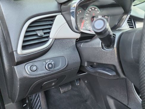 Used 2019 Chevrolet Trax LS FWD image 37