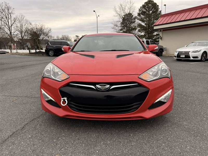 Used 2015 Hyundai Genesis 3.8 RWD image 2