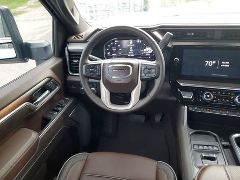 Used 2025 GMC Sierra 2500 Denali w/ Denali Reserve Package AWD/4WD image 13