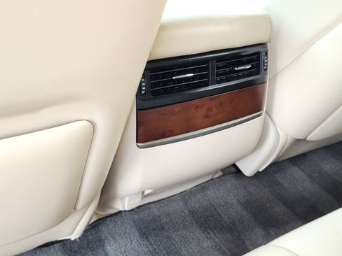 Used 2021 Lexus LX 570 4WD w/ Luxury Package image 33