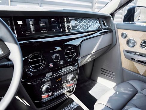 Used 2025 Rolls-Royce Phantom Sedan RWD image 73