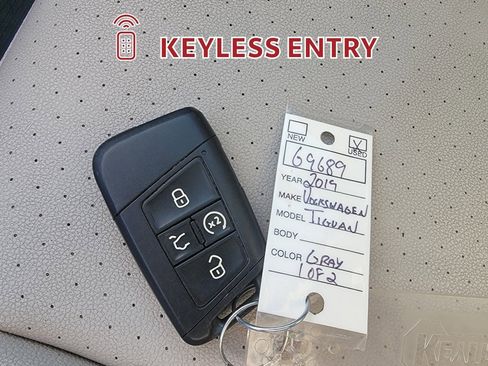 Used 2019 Volkswagen Tiguan SEL image 32