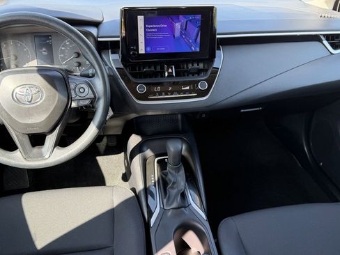 Used 2025 Toyota Corolla LE FWD image 17