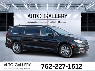 New 2025 Chrysler Pacifica Select