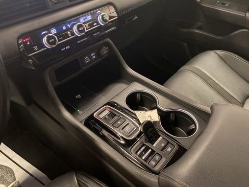 Used 2024 Honda Pilot Touring image 14