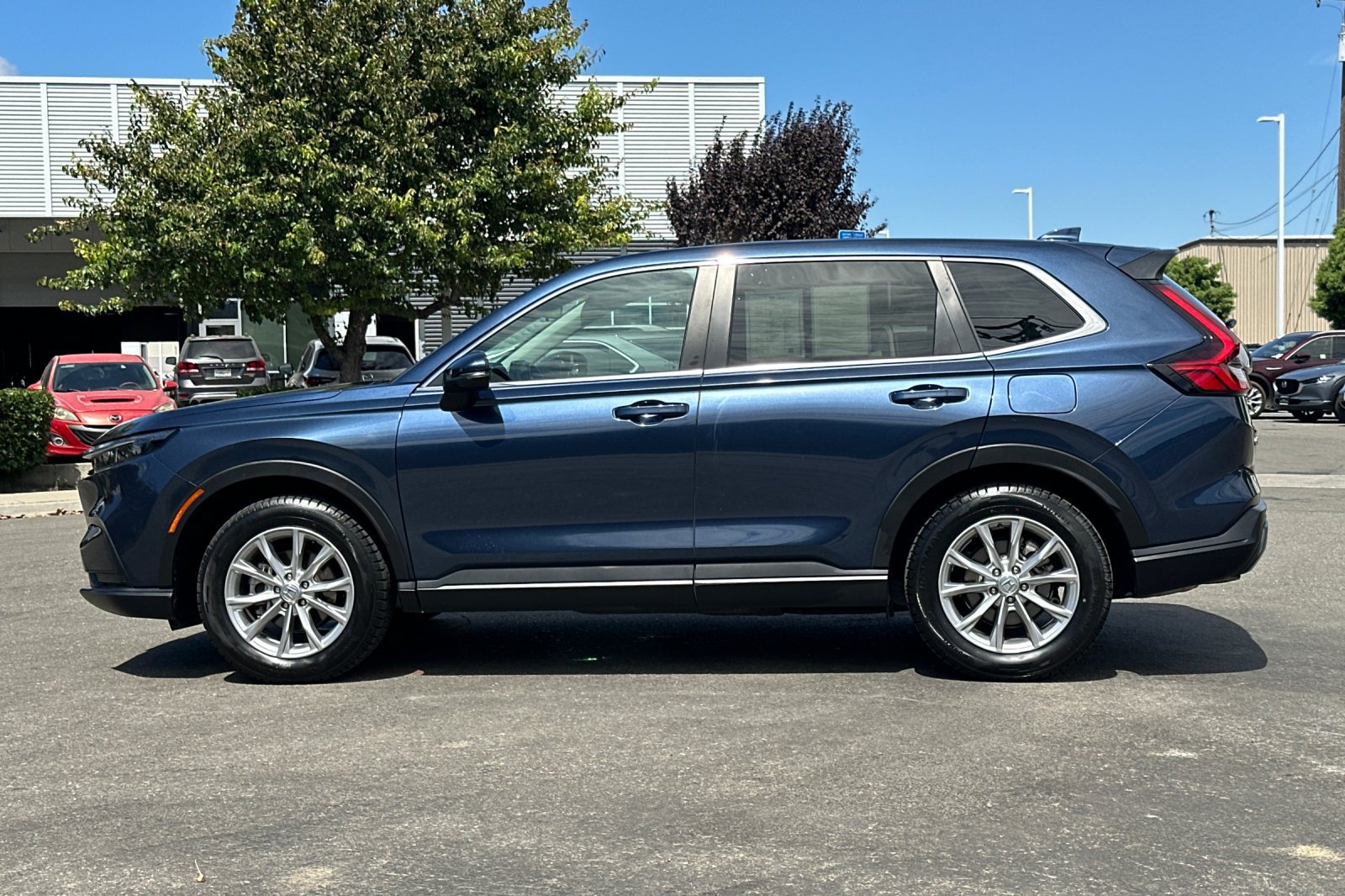 Used 2025 Honda CR-V EX image 7
