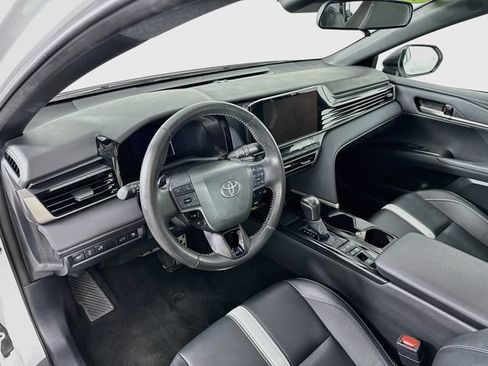 Used 2025 Toyota Camry SE FWD image 17