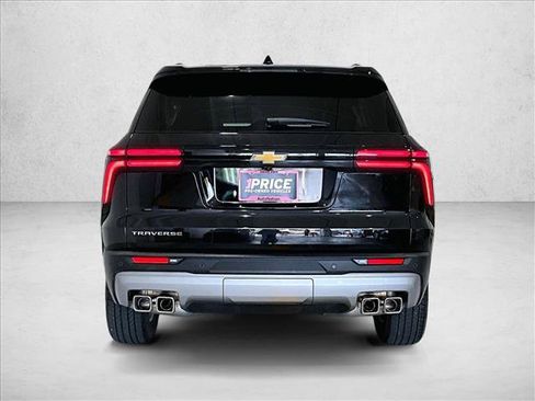Used 2025 Chevrolet Traverse LT w/ Driver Confidence Package FWD image 4