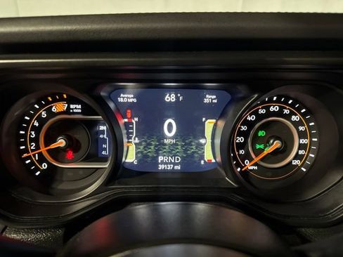 Used 2025 Jeep Wrangler Unlimited Sahara AWD/4WD image 14