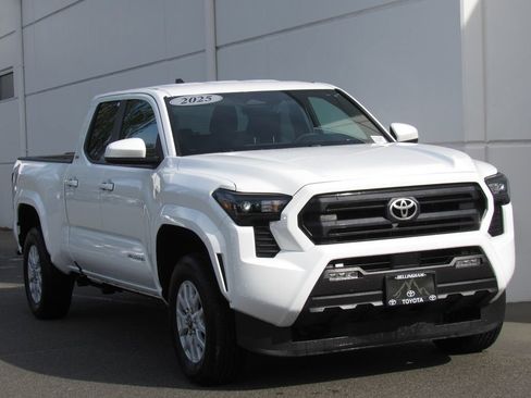 Certified 2025 Toyota Tacoma SR5 AWD/4WD image 2