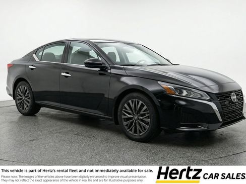 Used 2025 Nissan Altima 2.5 SV image 1