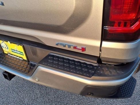 Used 2025 GMC Canyon AT4 AWD/4WD image 10