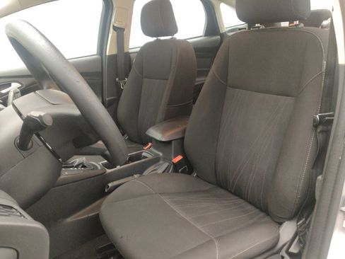 Used 2018 Ford Focus SE w/ SE Appearance Package image 17