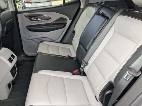 Used 2024 GMC Terrain SLT w/ Infotainment Package II FWD image 14
