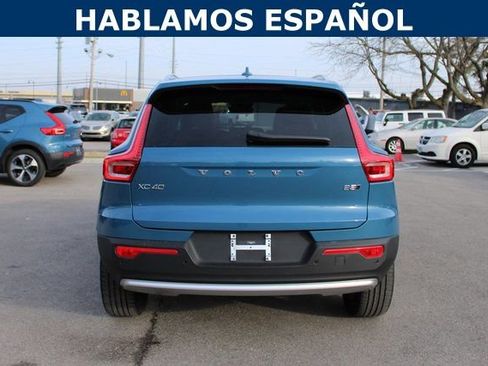 Used 2025 Volvo XC40 B5 Plus image 4