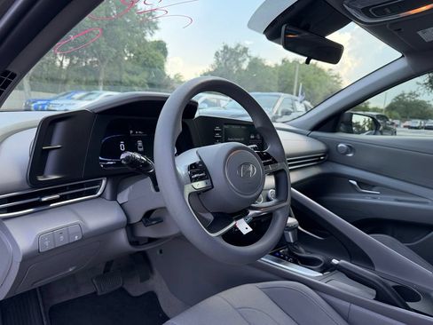 Used 2024 Hyundai Elantra SE FWD image 33