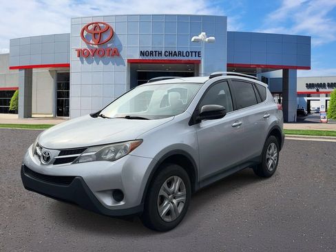 Used 2014 Toyota RAV4 LE FWD image 3