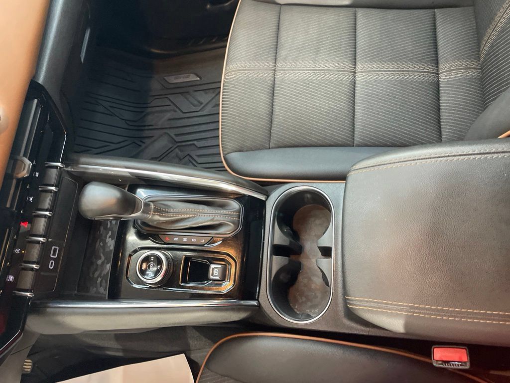 Used 2025 GMC Canyon AT4 AWD/4WD image 16