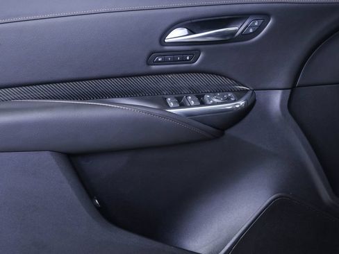 Used 2019 Cadillac XT4 Sport w/ Cold Weather Package FWD image 8