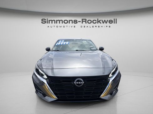 Used 2025 Nissan Altima 2.5 SV FWD image 7
