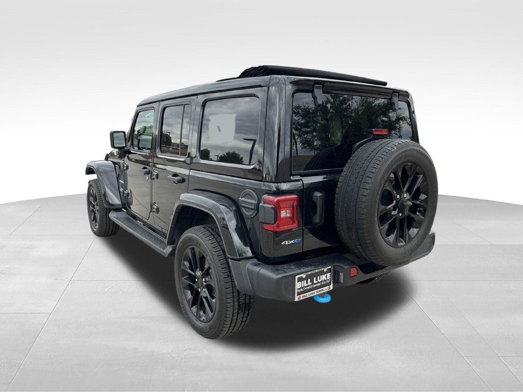 Used 2023 Jeep Wrangler Unlimited Sahara w/ Cold Weather Group AWD/4WD image 8