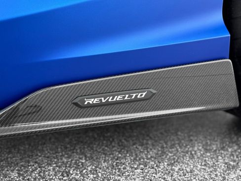 Used 2025 Lamborghini Revuelto image 40
