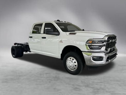 Used 2025 RAM 3500 Tradesman w/ Chrome Appearance Group RWD image 2