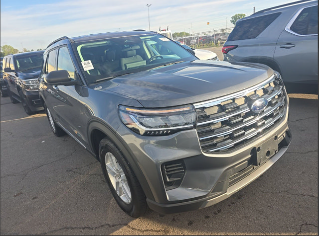 Used 2025 Ford Explorer Active AWD/4WD image 4