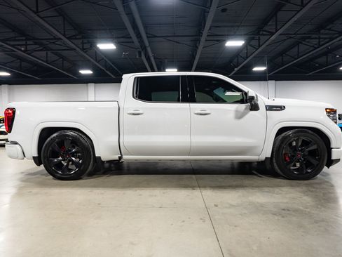 Used 2024 GMC Sierra 1500 SLT w/ SLT Convenience Package image 9