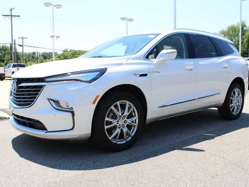 Certified 2023 Buick Enclave Essence w/ Experience Buick Package AWD/4WD image 8